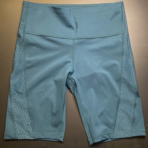 NWOT ATHLETA Hiit It 9” Bike Shorts - Picture 2 of 3